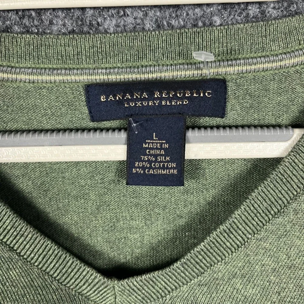 Banana Republic V-Neck Sweater Mens L Green Silk Cashmere Luxury Blend NWOT